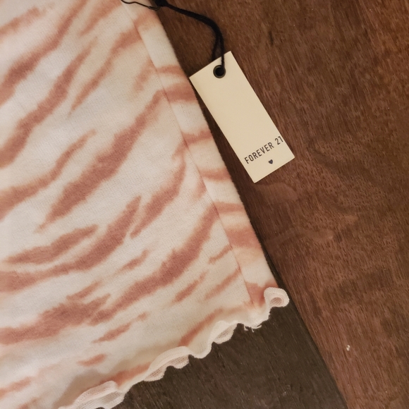 Forever 21 Crop Tee - Picture 3 of 4